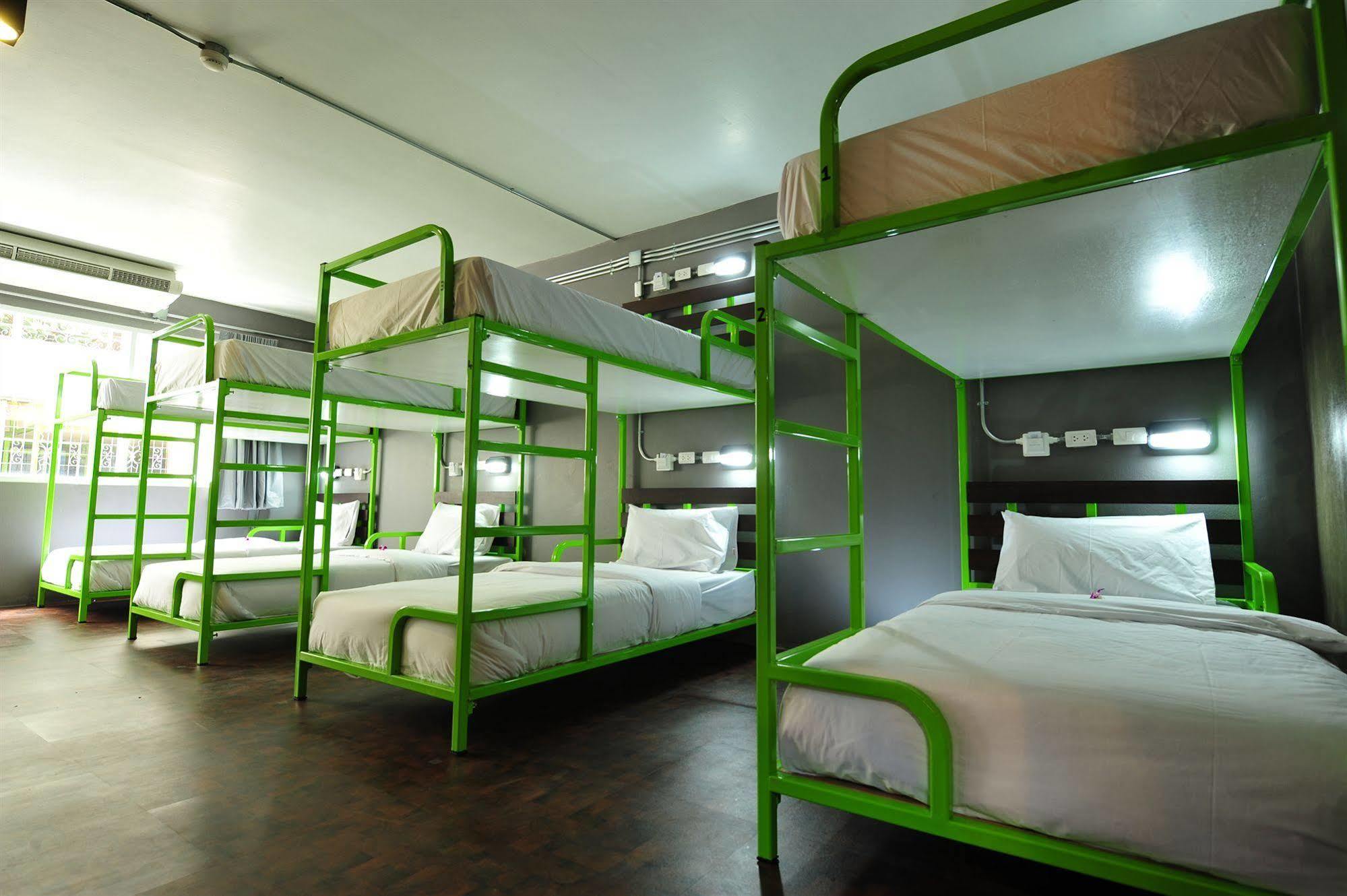 Saphaipae Hostel Bangkok Esterno foto